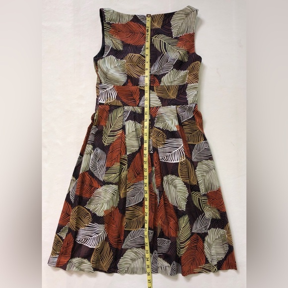 LONDON TIMES Sleeveless V-neck Dress (2) - Picture 12 of 17